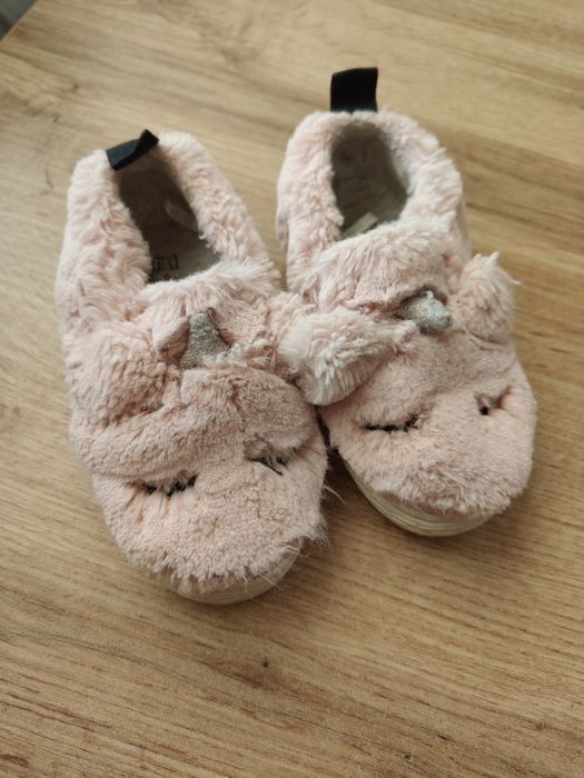 Pluszowe buciki Zara