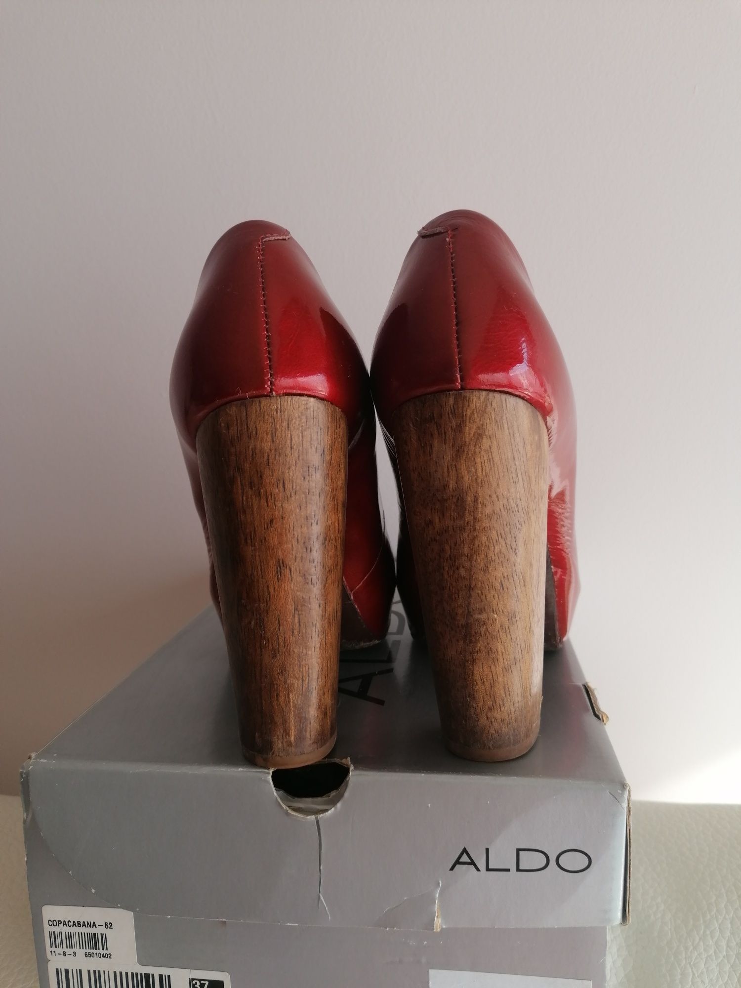 Calçado tacão alto Aldo