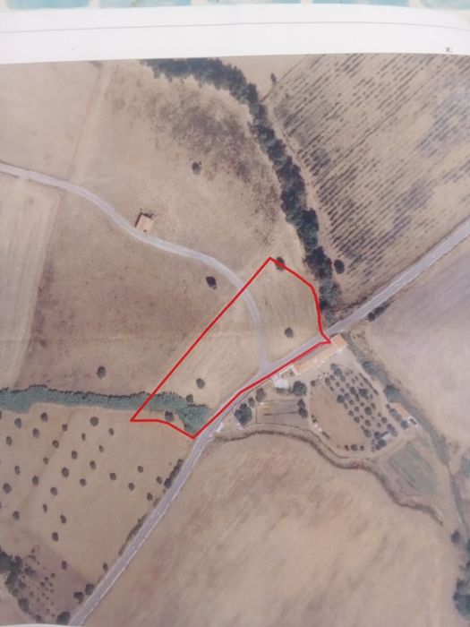 Terreno com moradia, água e luz com 825m2