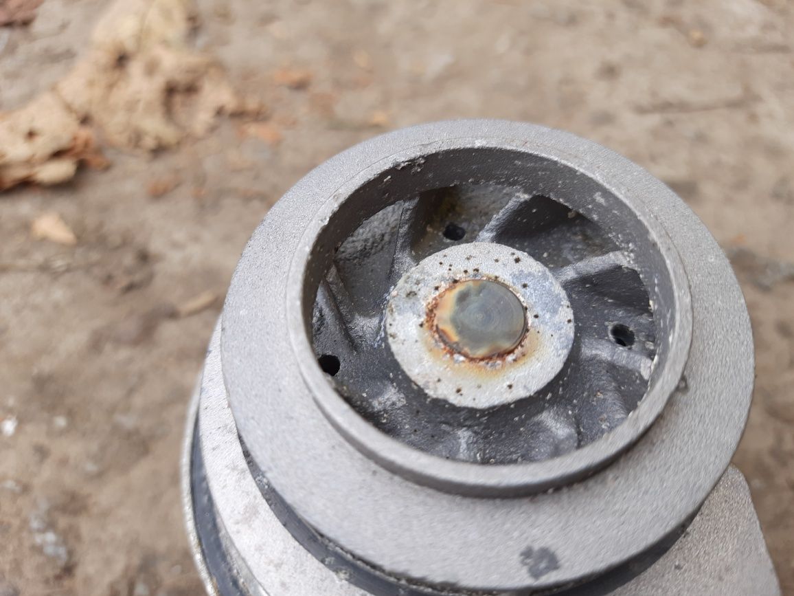 Водяной насос помпа на Volkswagen Polo 1.2 1.4 STARLINE VP SK122