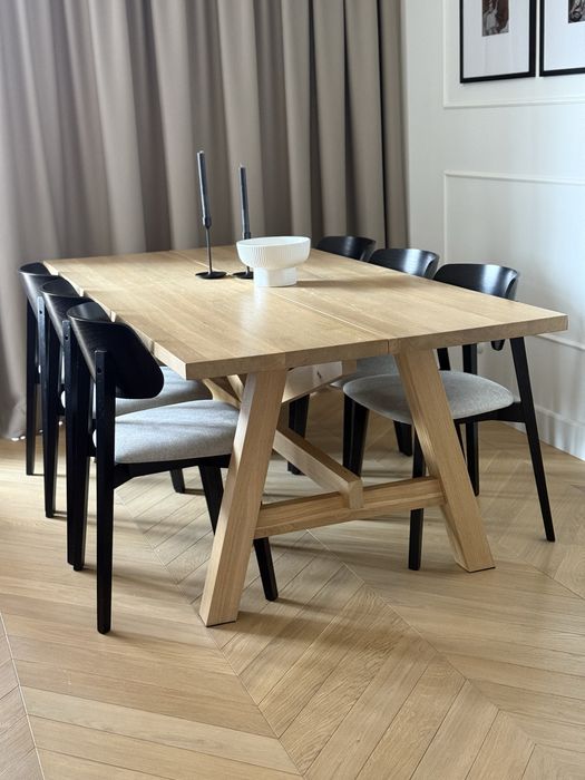 Drewniany stół dębowy