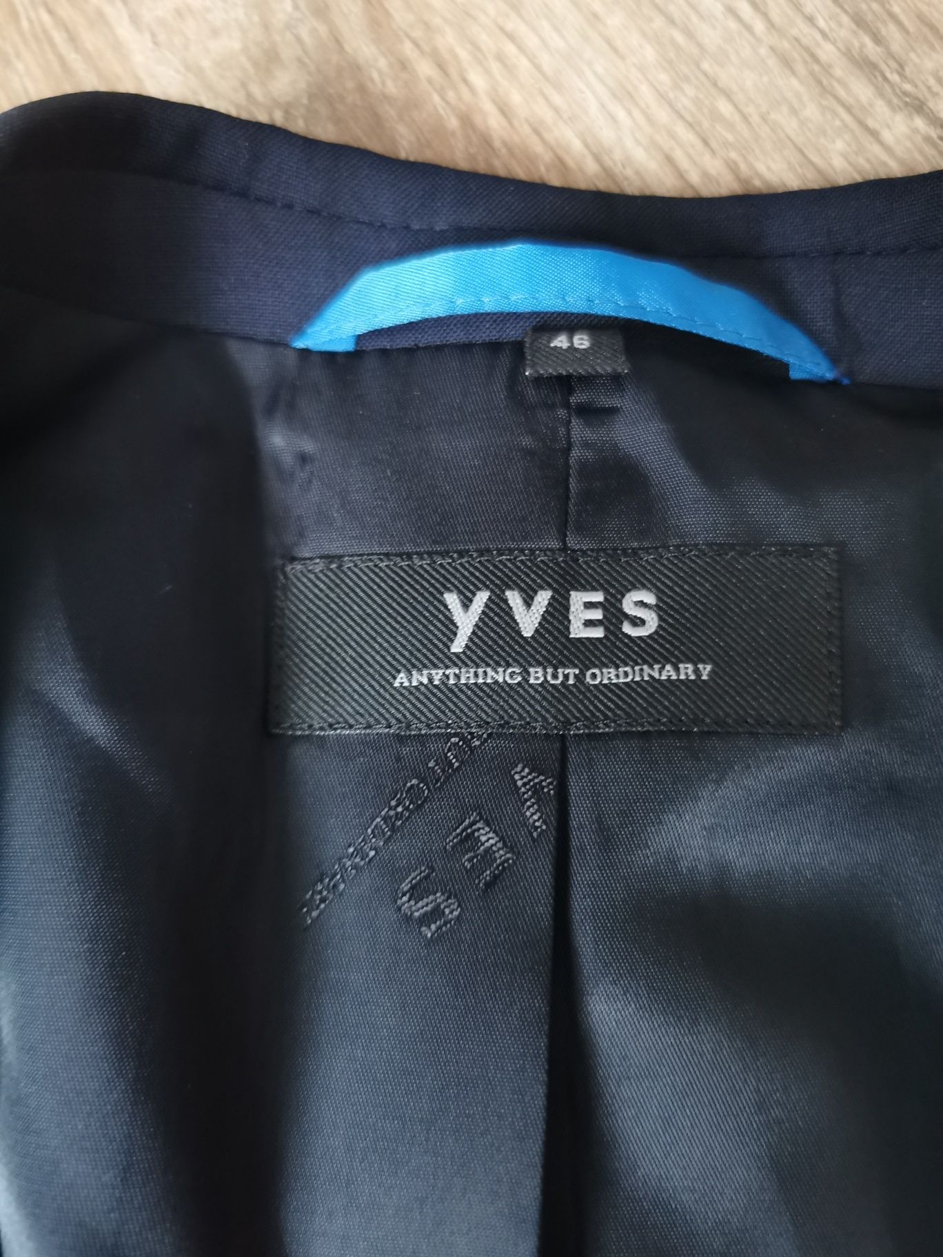 Продам класический костюм YVES