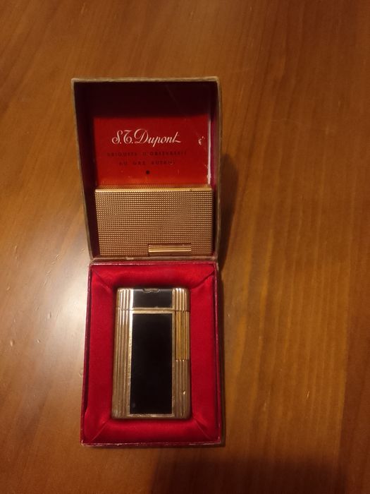 Dois esqueiros dupont em bom estado placados