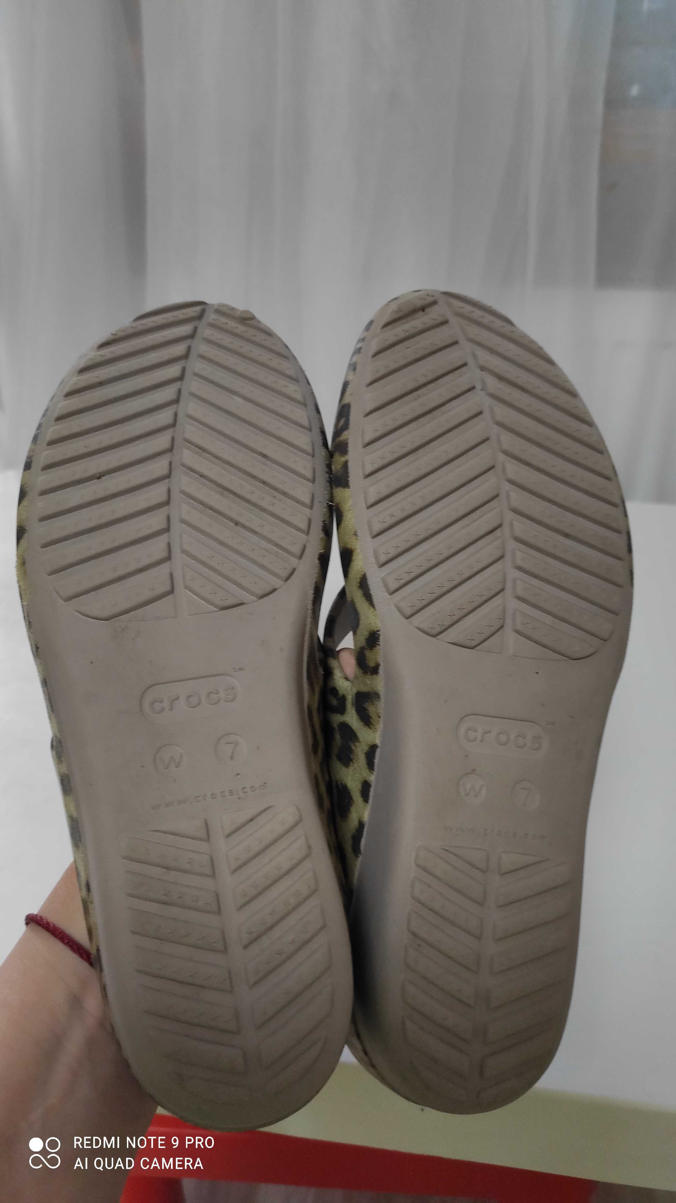 Шлепки летние crocs w7