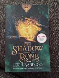 Shadow and Bone (inglês) - NOVO - Portes correio editorial incluidos