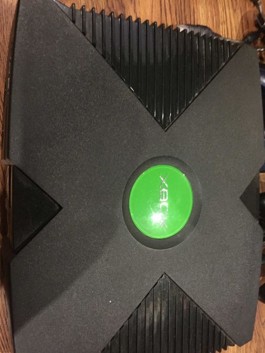 XBox Orig 80GB Много игры Два джойстика
