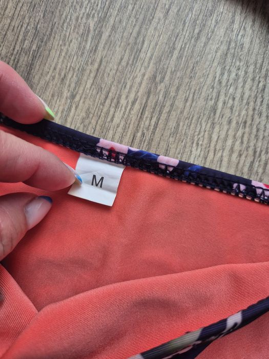 Bikini strój kąpielowy M

Normalne ślady użytkowania I prania