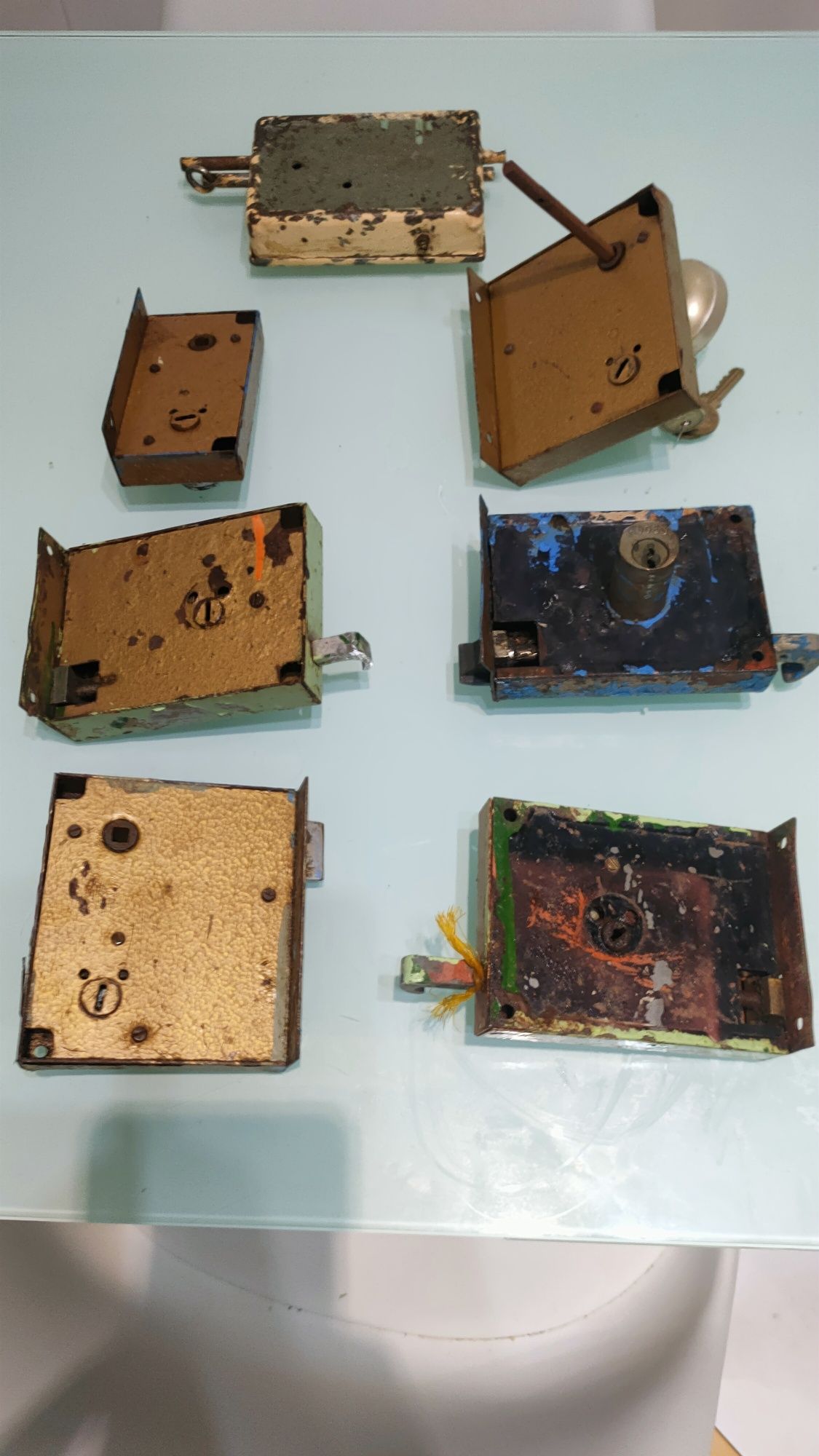 Fechaduras antigas funcionais