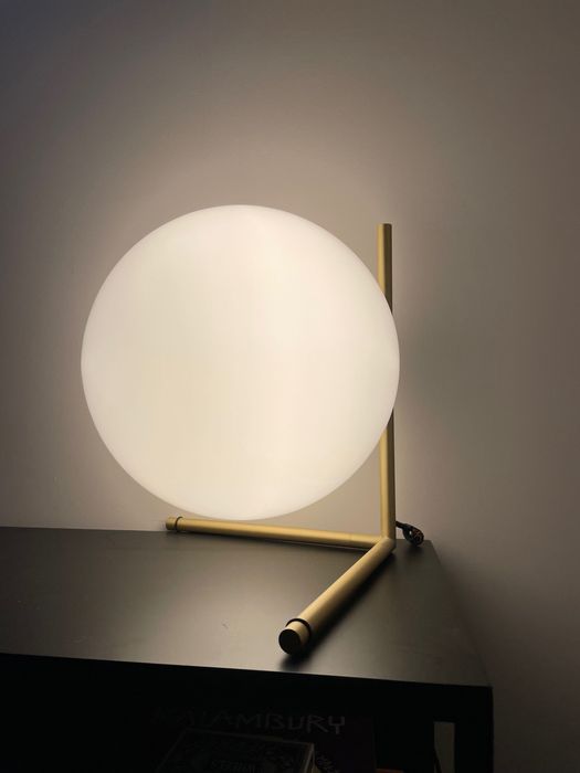 Lampa stołowa Flos IC T2 kolor złoty - jak nowa