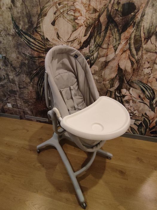 Chico Baby Hug 4w1, krzesełko do karmienia, leżaczek