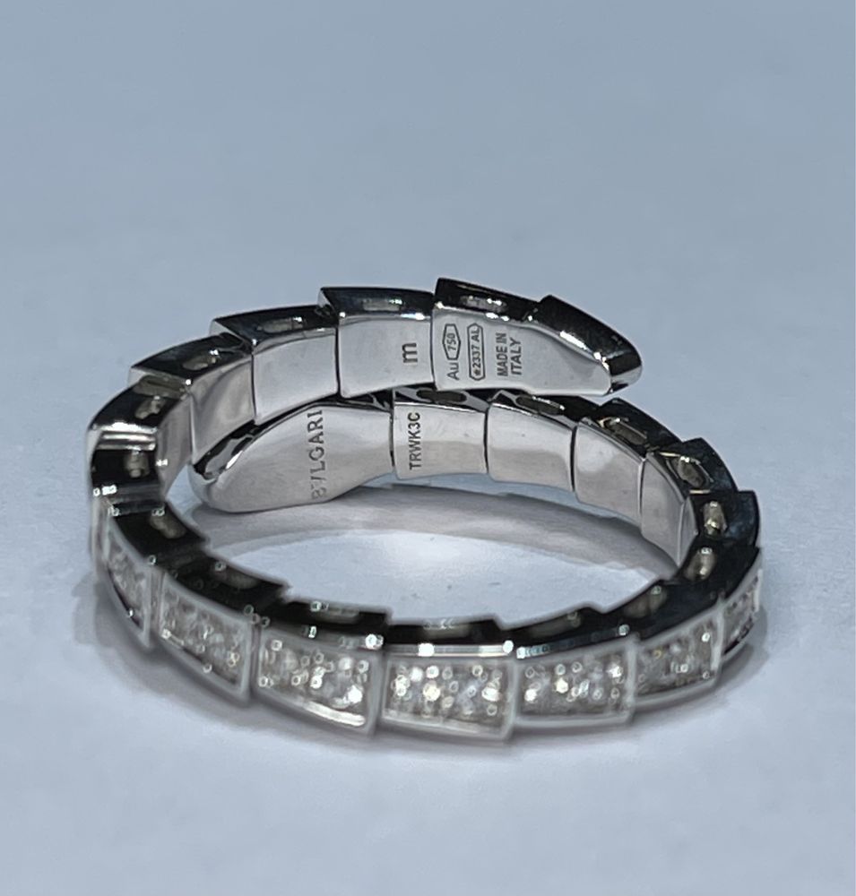 Золотое кольцо с бриллиантами. Blgari serpenti