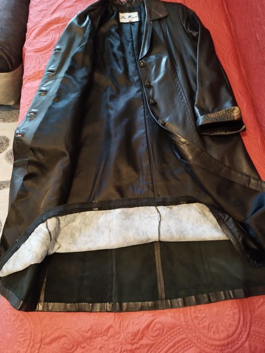 Шкіряний жіночий плащ