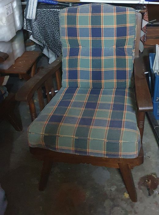 2 cadeirões  em castanho maciço