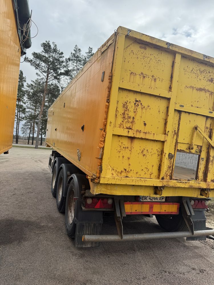 Продаж полуприцепів зерновозів