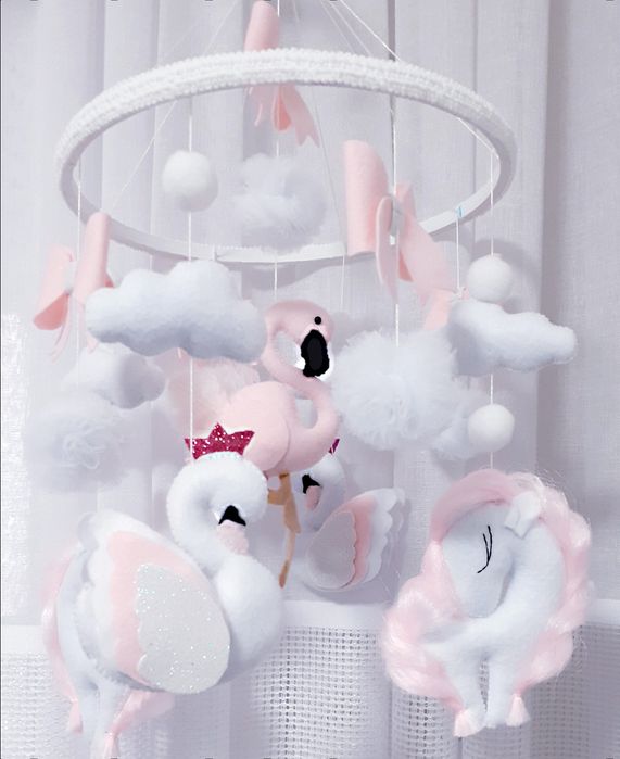 Мобіль з фетру ручної роботи