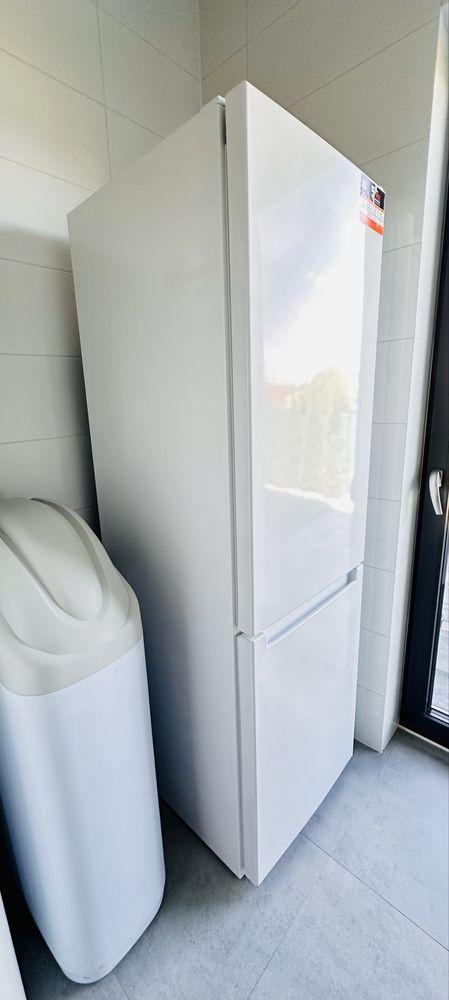 Sprzedam lodówke Indesit LI8 S2E
