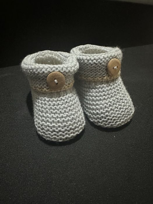 Sapatinhos de bebé feitos á mão