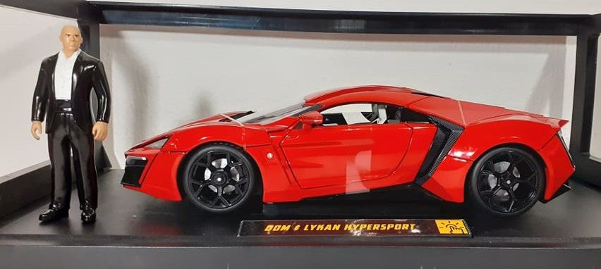 1/18 lykan Hipersport Coupe + Figura DOOM - Jada