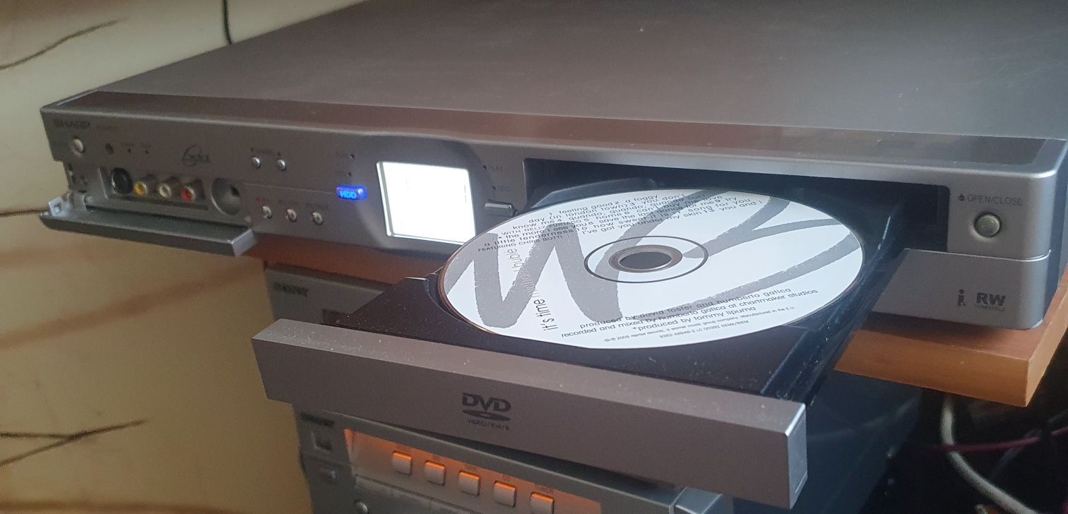 SHARP DVD recorder z twardym dyskiem 80gb