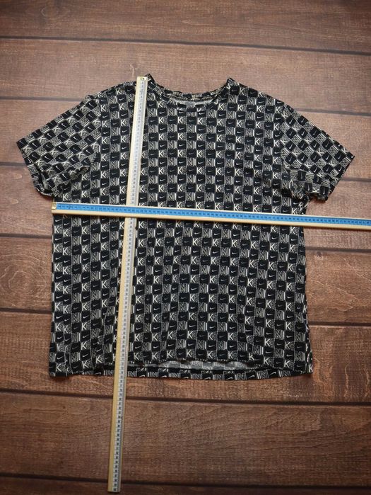 Nike Full Print Swoosh Vintage Retro czarna koszulka z krótkim rękawem