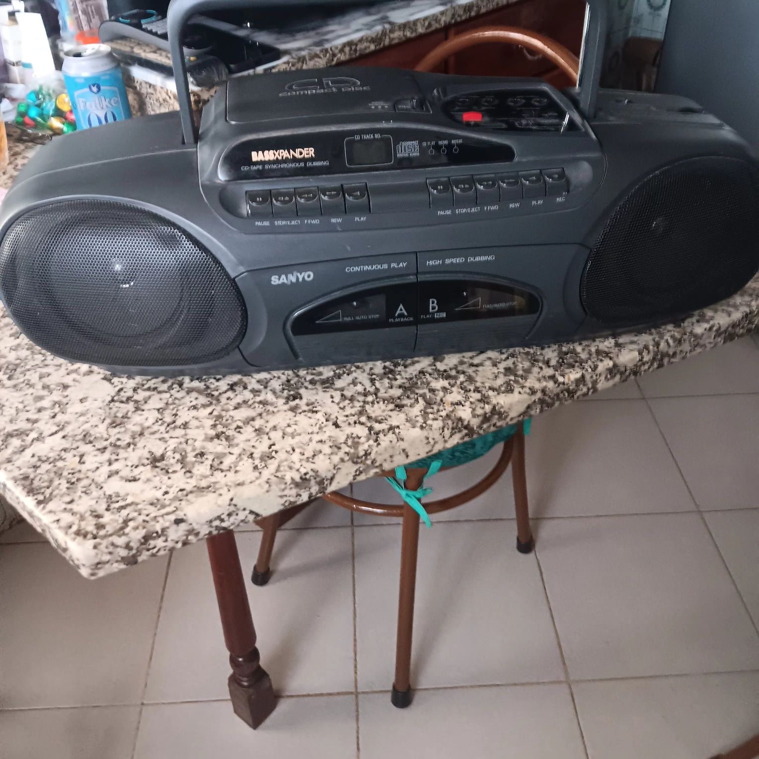 Vendo radio muito potente com leitor de cassetes