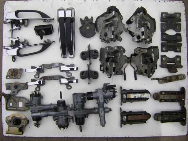 123мерс. Фари з вакуумной регуліровкой.Ручки.Замки.