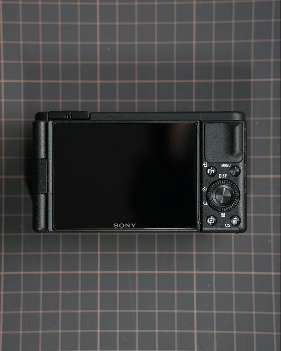 Камера SONY ZV-1 (додатковий батарейний блок TELESIN + wood grip)