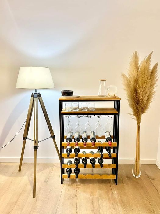 Stojak na wino w stylu loft industrial