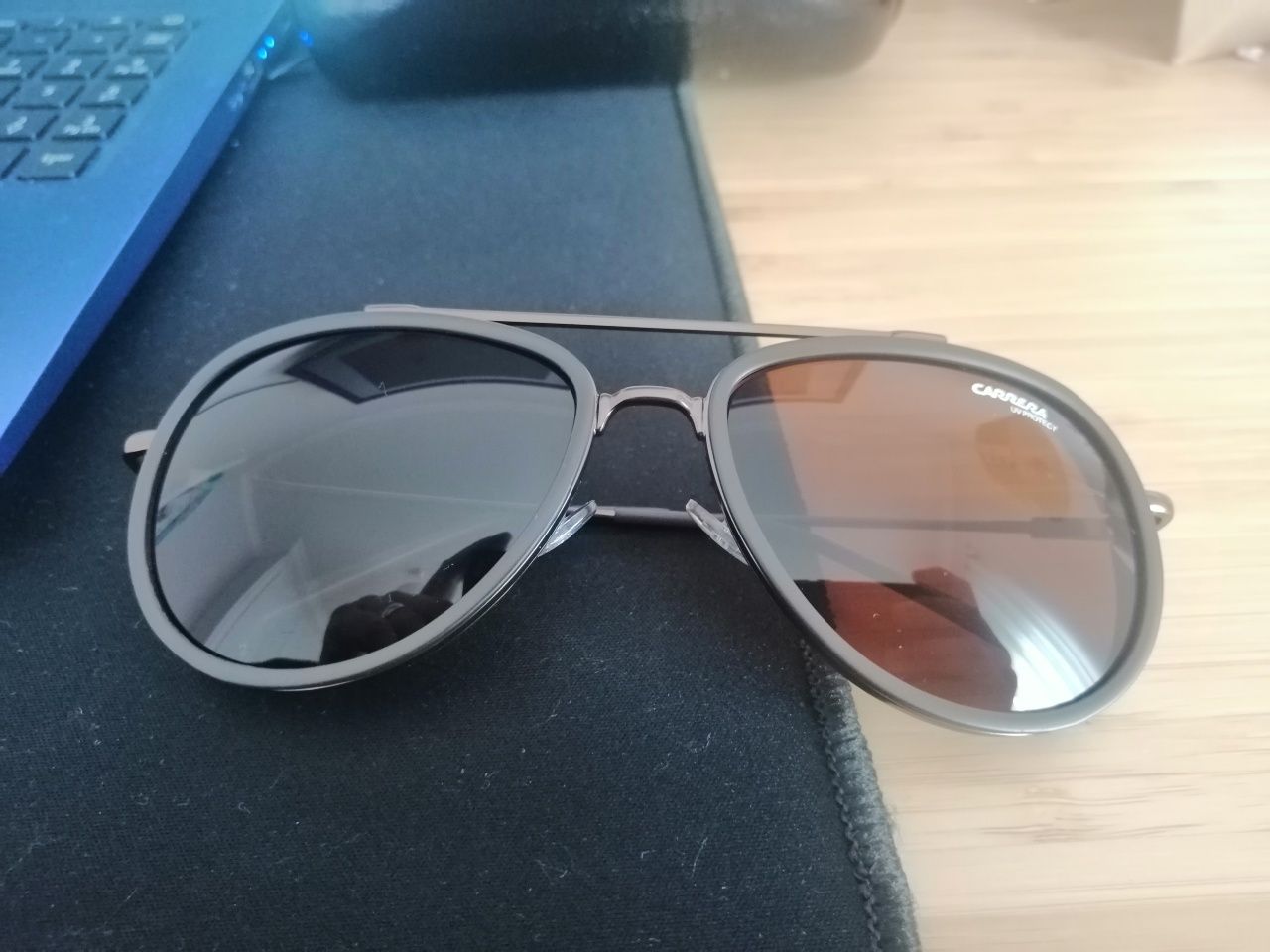 Óculos Carrera oval punk
