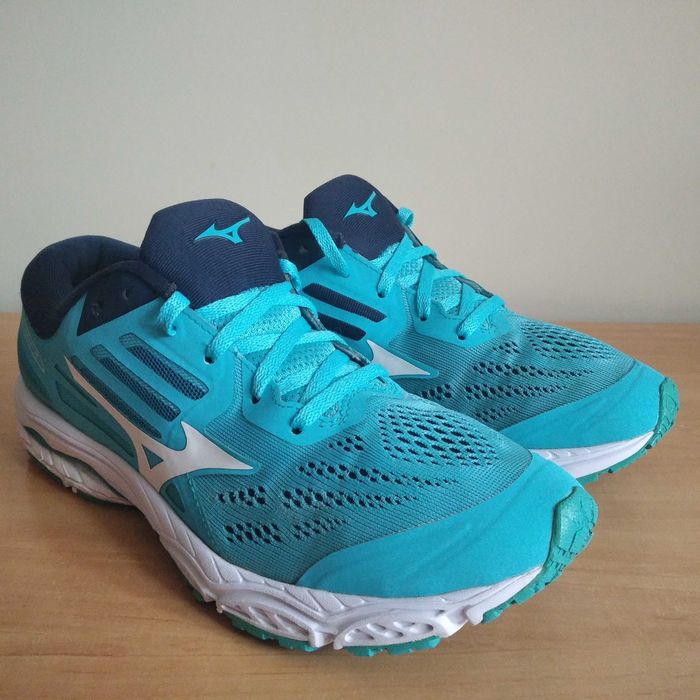 Profesjonalne buty biegowe MIZUNO WAVE STREAM 2 roz.eu-39