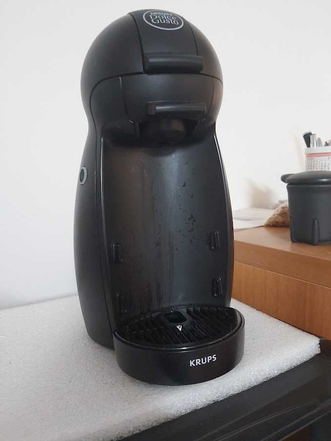 Máquina de café Dolce Gusto impecável