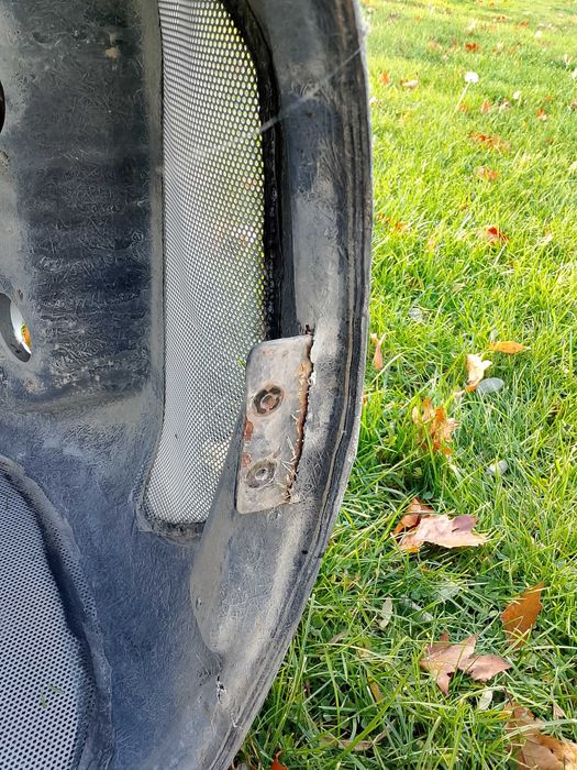 Maska do Farmtrac 690dtn, uszkodzona