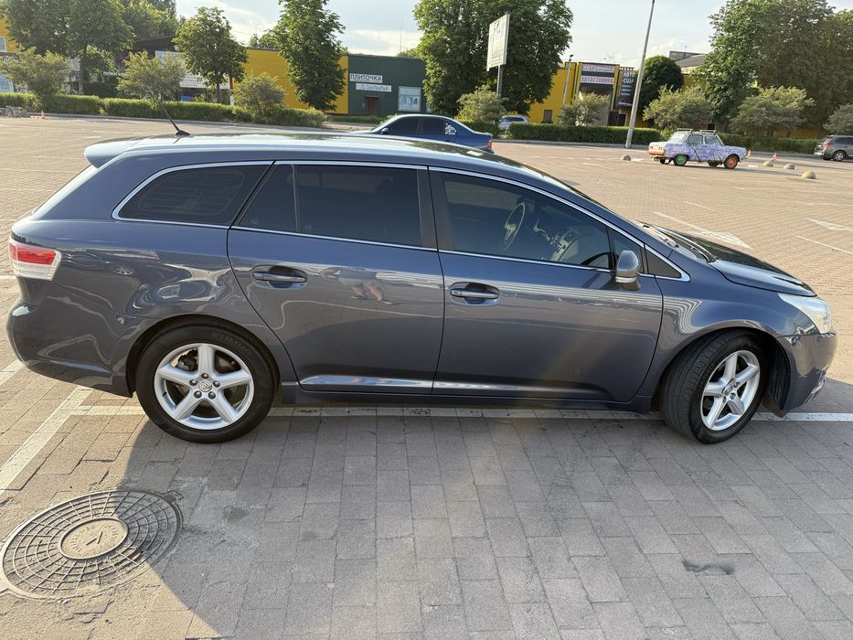 Продам  Toyota Avensis 2009