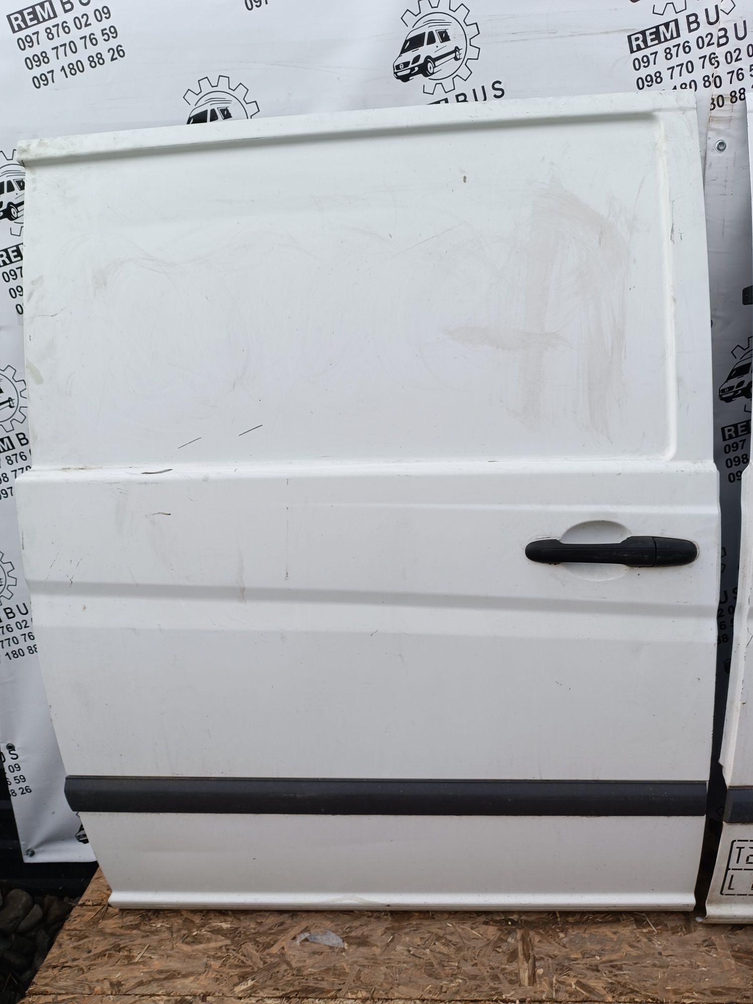 Білі бокові двері для Mercedes Vito w639 віто ручка замок