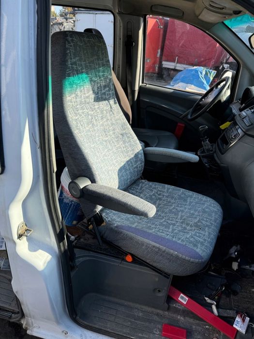 Vito 2,2 CDI W639 fotel prawy obrotowy