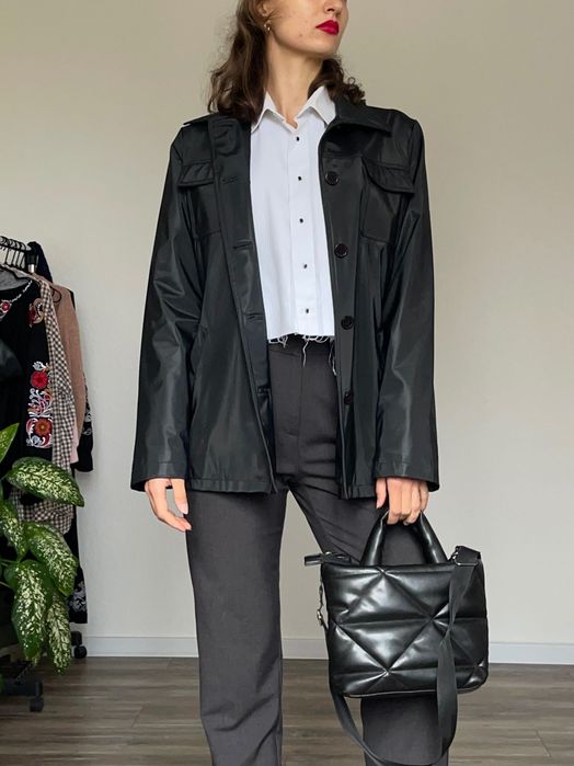 Жіночий жакет водонепроникний чорний