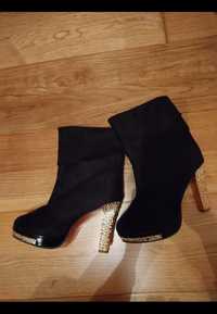 Botas preto e dourado (39)