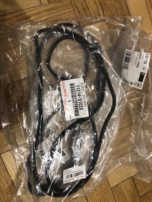 Прокладка клапанної кришки Toyota 1121431020 оригінал