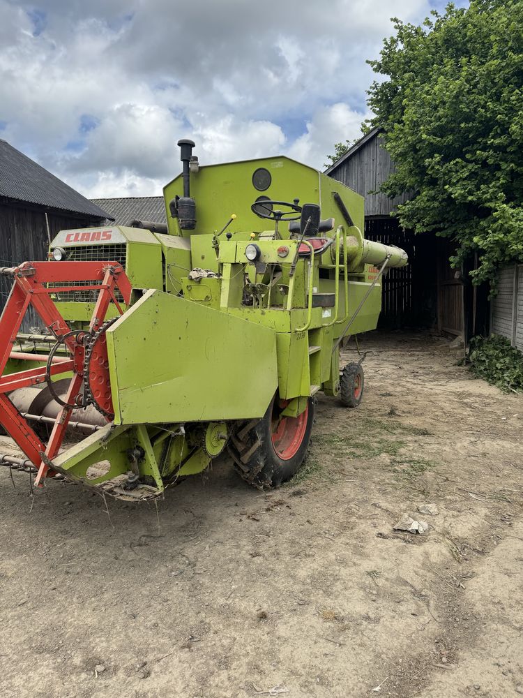 Kombajn Claas comsos