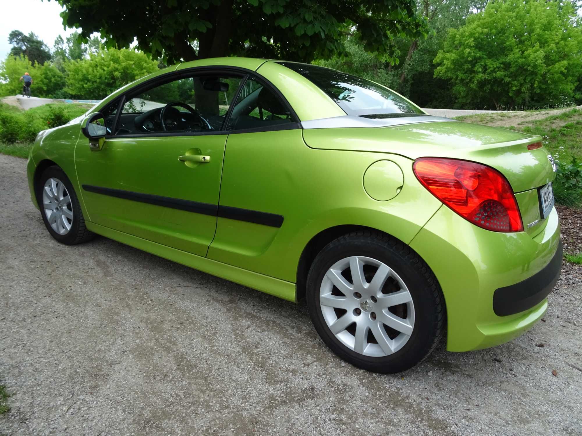 Peugeot 207 CC użytkowany przez kobietę