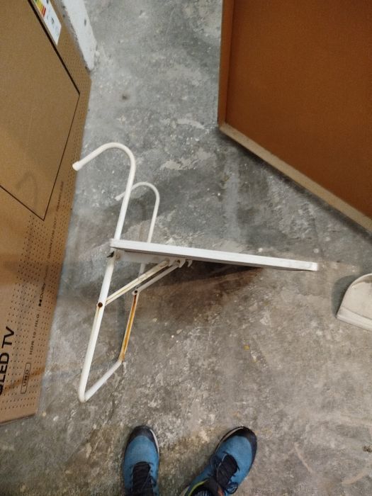 Stolik wiszący na balkon składany