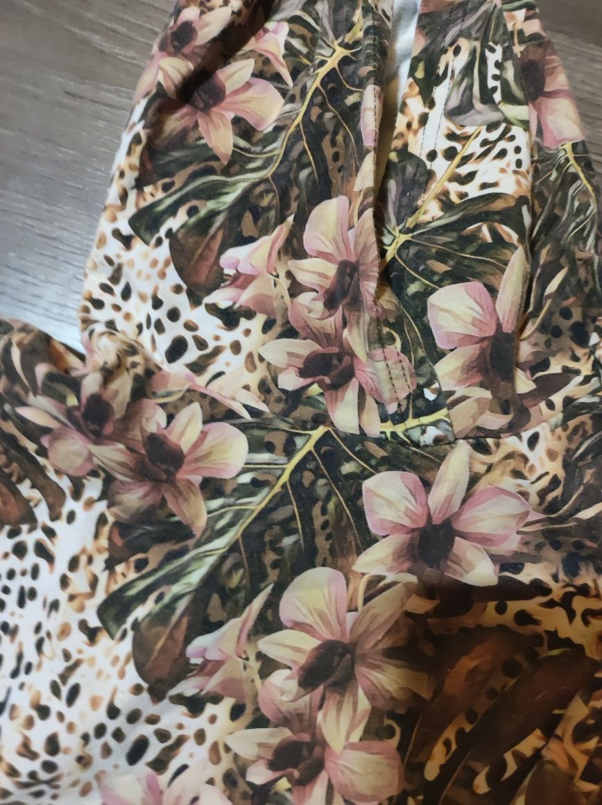 Piękna bluza z kapturem nietoperz krótka w kwiaty rozmiar 140