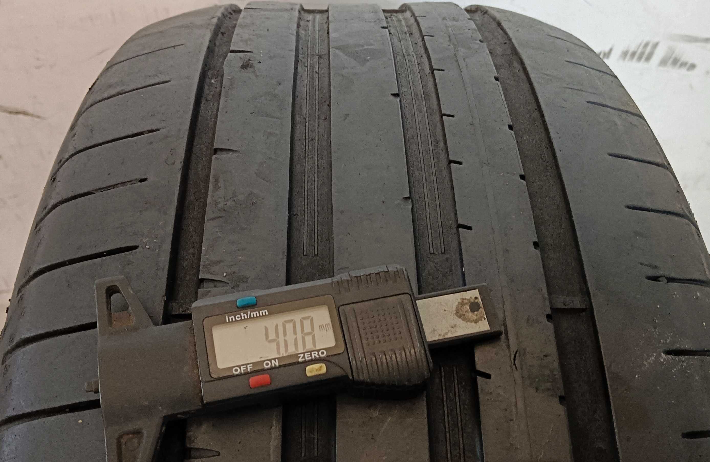 Szt 2570M Sztuka 235/45R17 94Y Dunlop Sport Maxx RT2 dot.4917