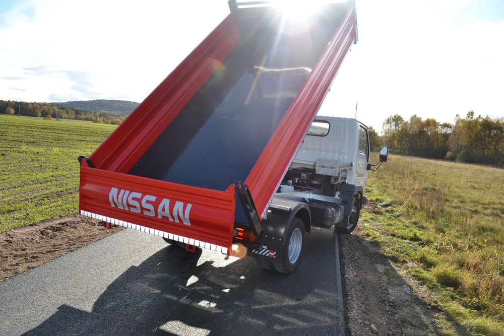 NiSsaN CaBsTaR 2003r 3STR WyWroTkA 3,50M DMC 3,5T SuPeR StaN