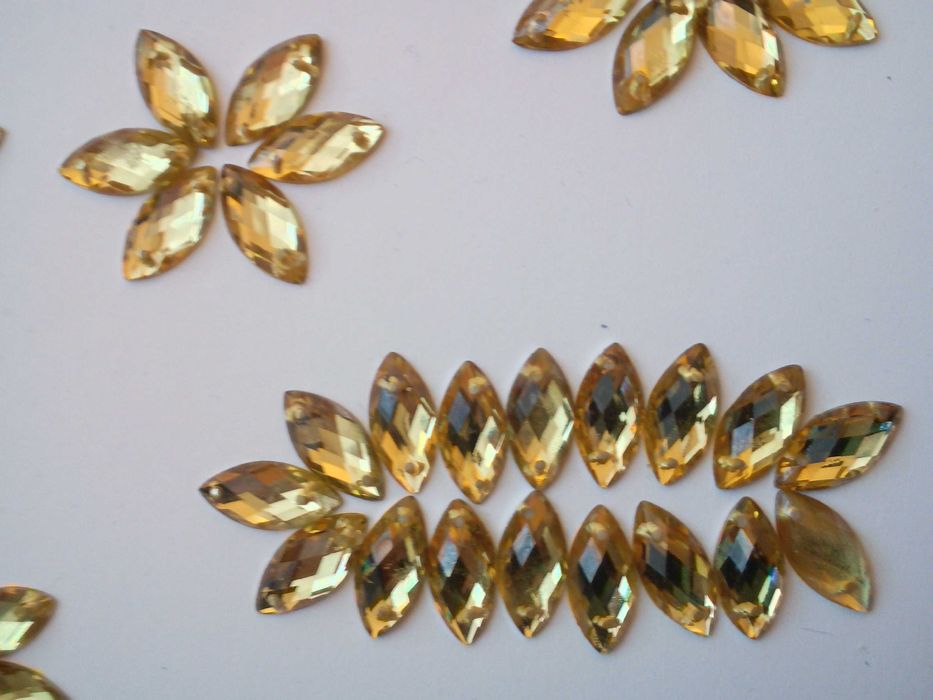 Kamienie akrylowe - złote kłoski, dł. 12 mm, szer. 7-8 mm, 120 sztuk