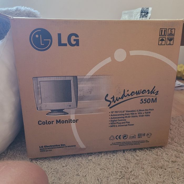 Monitor LG Studioworks 550M