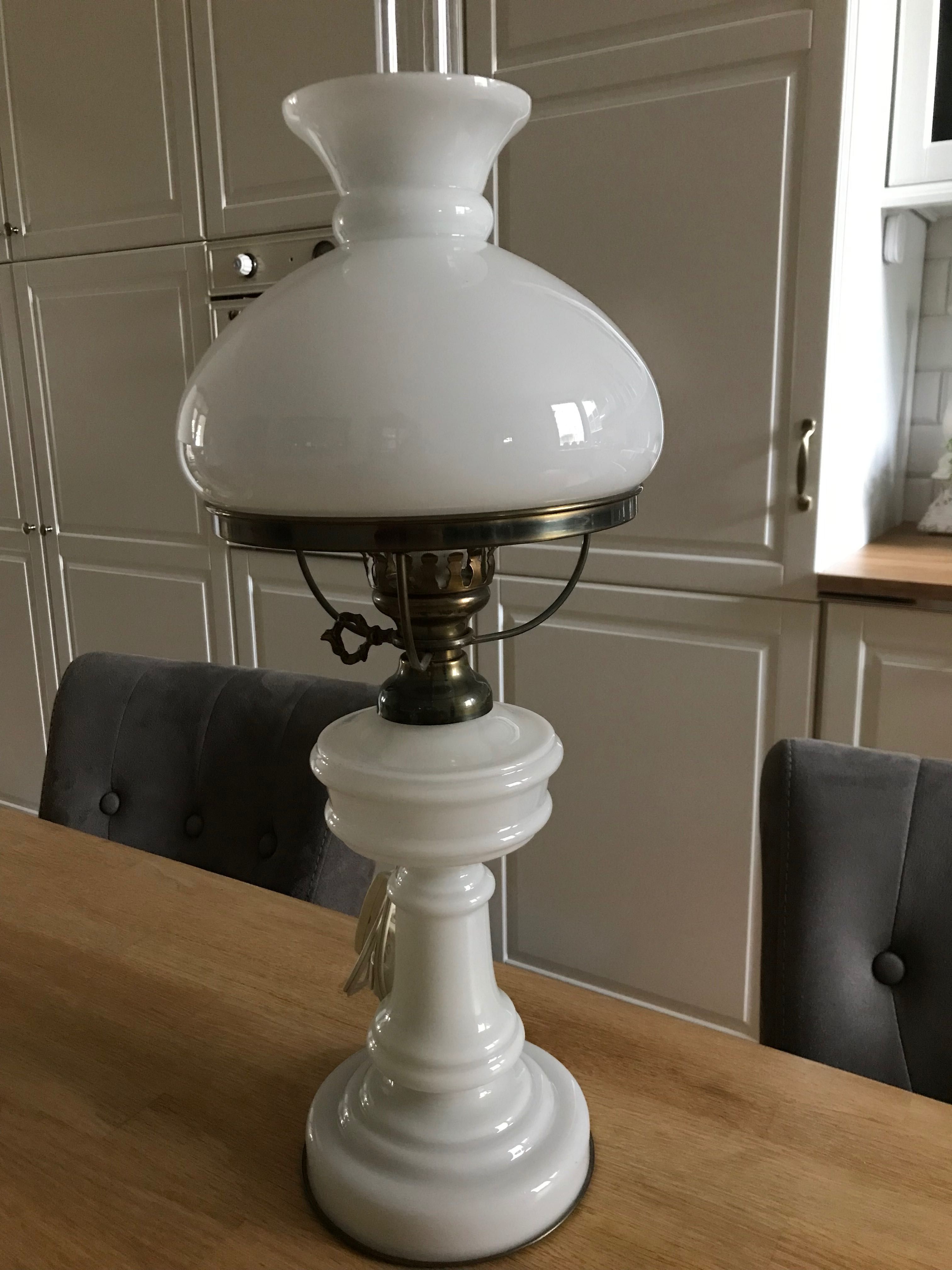 Lampę stołową sprzedam