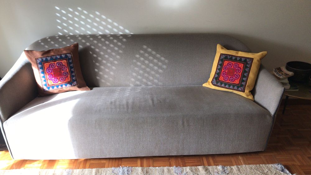Sofa da Area de tres lugares em bom estado