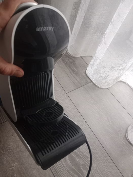 Кофеварка б,у хорошому стані фірма amaroy     дуже хороша на капсули