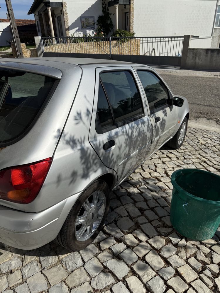 Ford fiesta inspencionado esse mês e revisonado